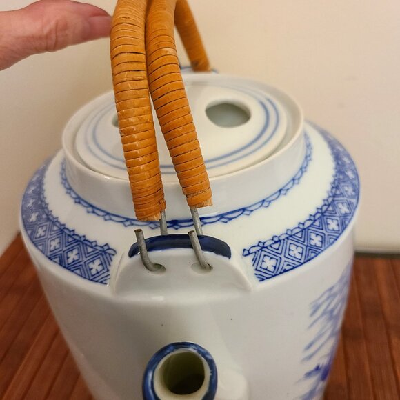 Vintage Chinese Chinoiserie Porcelain Blue & White Large Wedding Tea Pot - Picture 7 of 16